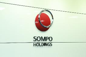 Logo mark of SOMPO Holdings
